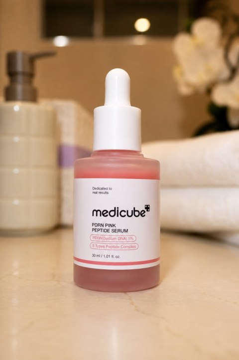 Medicube PDRN Pink Peptide Serum - serum peptydowe z PDRN ujędrniające do twarzy, 30 ml